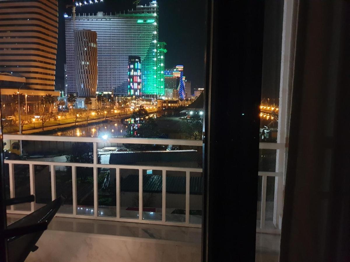 Paradise Apartment Batumi Exterior photo