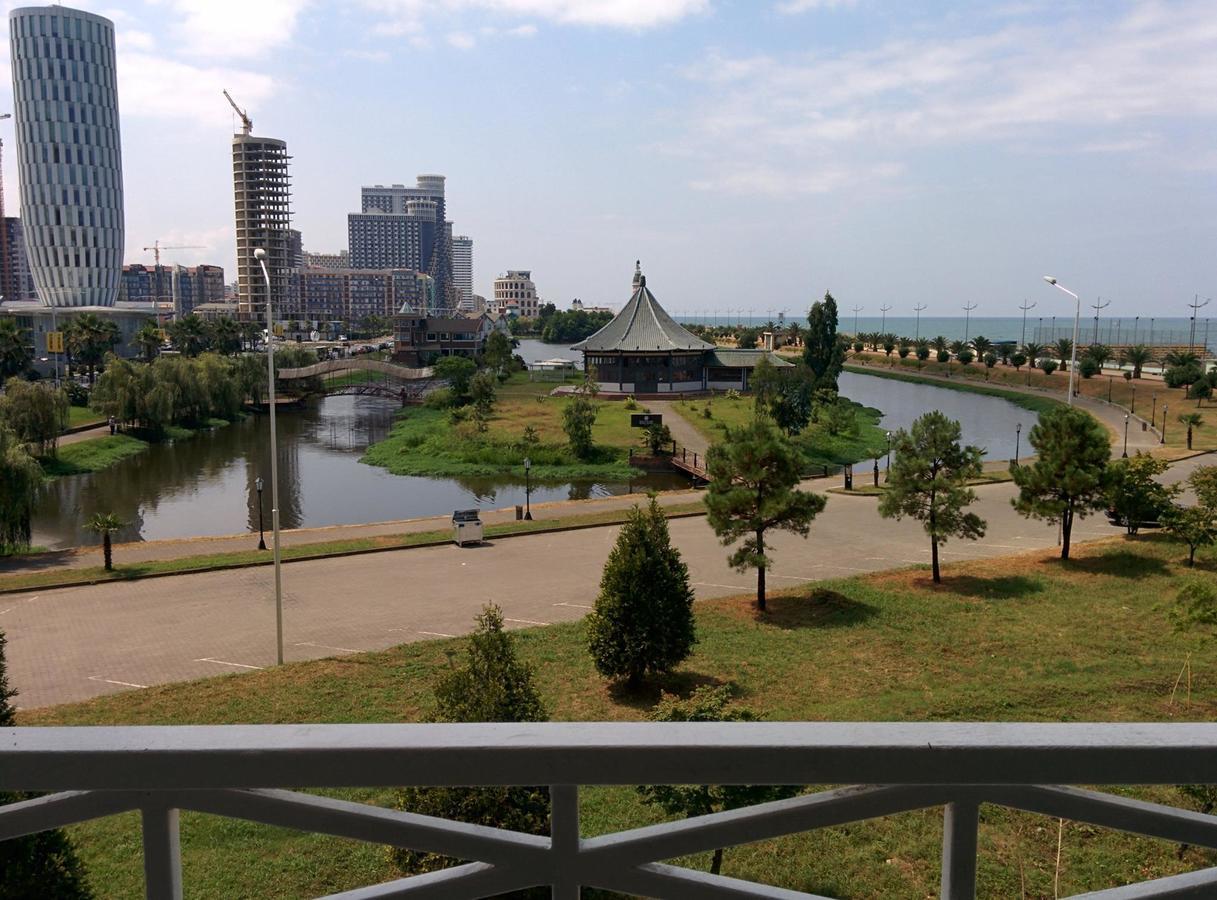 Paradise Apartment Batumi Exterior photo